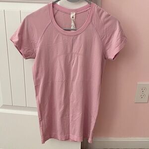 Swiftly Tech Short-Sleeve Shirt 2.0
Hip Length